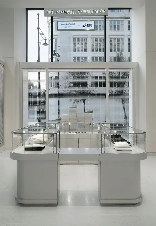 LA-FRAMERIE-Studio POST-PRODUCTION-Retouche Photo-e-comm-mode-boutique-Thom Browne